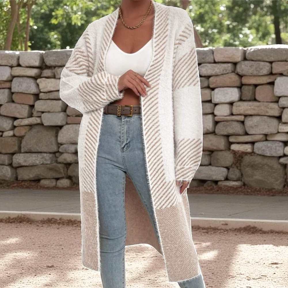 NWT Chiquease Tan & White Cardigan.